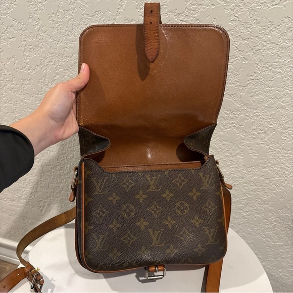 Louis Vuitton MM Cartouchiere
Brown Monogram Crossbody Bag - Picture 6 of 13